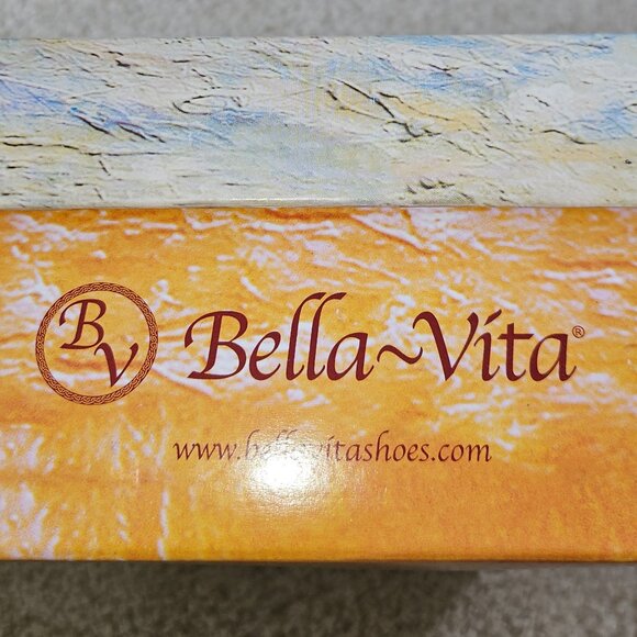 Bella--Vita Black Leather 2 Inch Kitten Heels in Box Size 6M - Picture 13 of 14